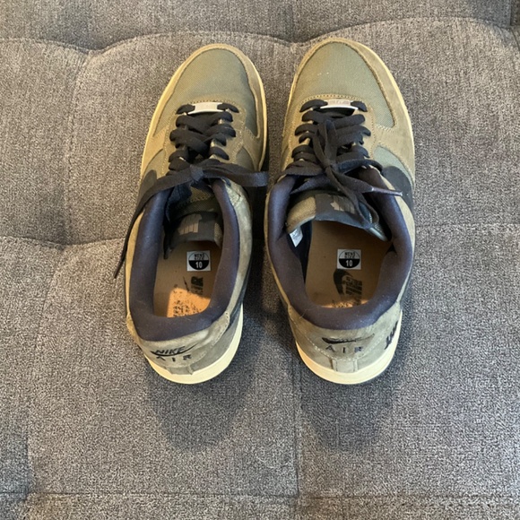 EUC Nike Air Force 1 Low SP Undefeated \